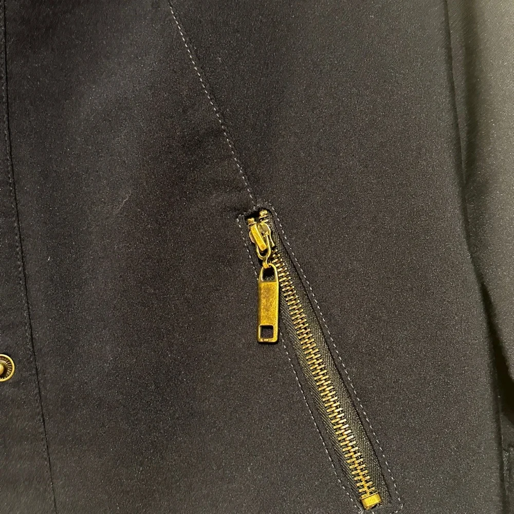 Navy Blue Cropped Blazer w/Zip Pockets and Cuffs - Picture 3 of 6